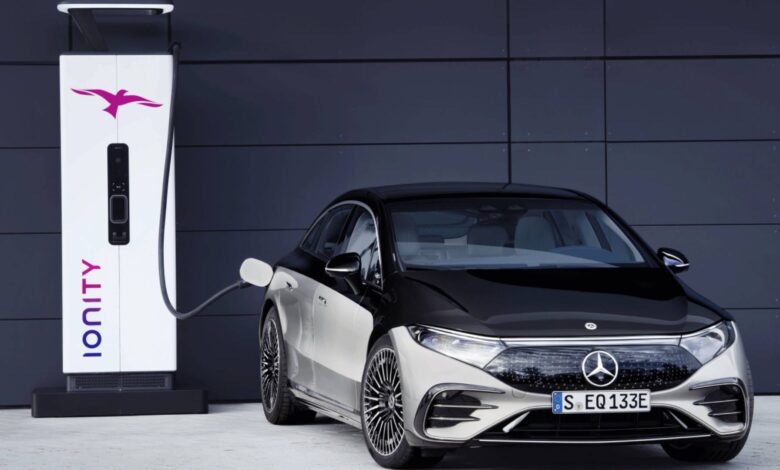 Mercedes-Benz, Tesla'nın şarj sistemine geçiş yapacak!