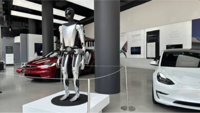 Tesla, ABD'deki mağazalarına kendi robotunu koyacak