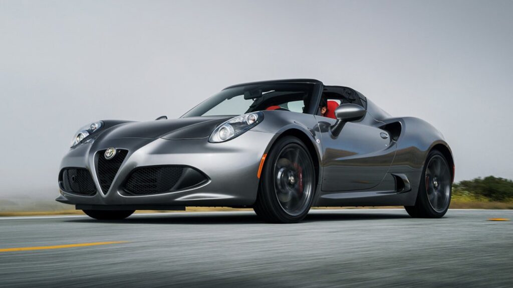 Alfa Romeo, 4E modelini 4C'nin halefi olarak tanıtacak!