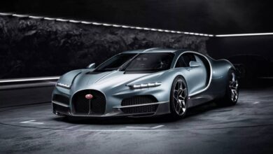 Fransız otomobil üreticisi Bugatti, Chiron'un yerini alacak olan elektrik destekli yeni Tourbillon hiper otomobilini tanıttı.