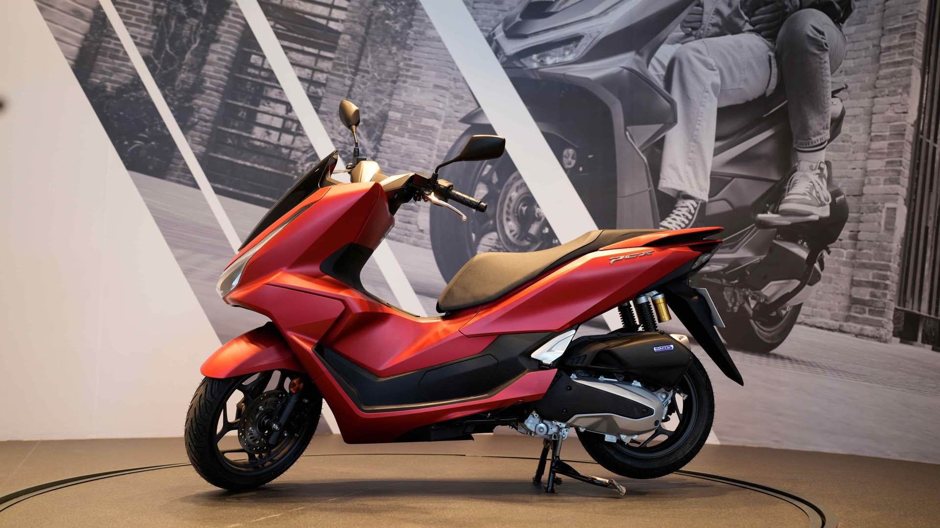 honda-pcx125-turkiyede-satisa-sunuldu-2